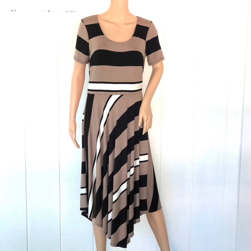 ✨4 for $20 ✨Robbie Bee Handkerchief Hem Midi Dress